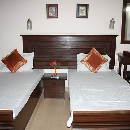 Jeraths Villa Bed And Breakfast Дели Экстерьер фото