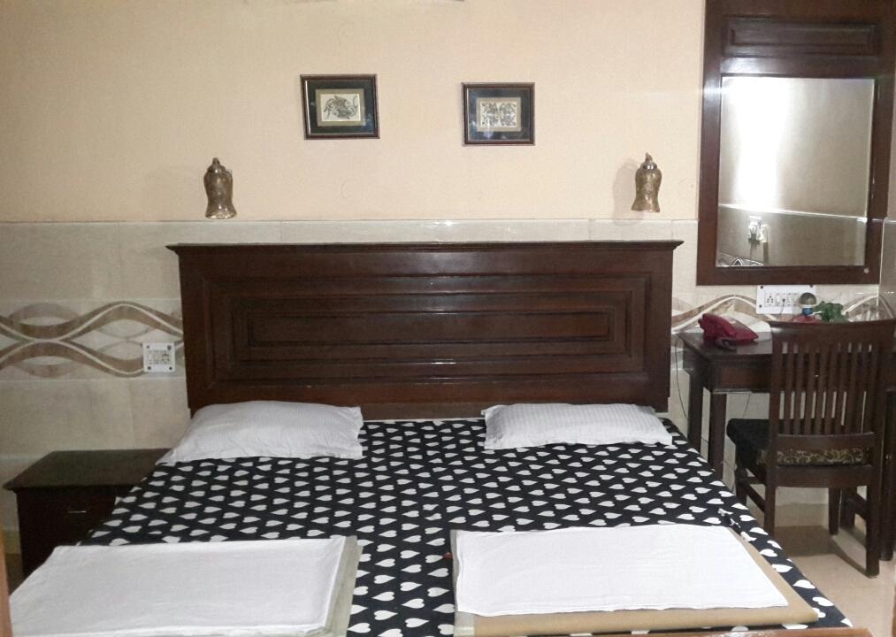 Jeraths Villa Bed And Breakfast Дели Экстерьер фото